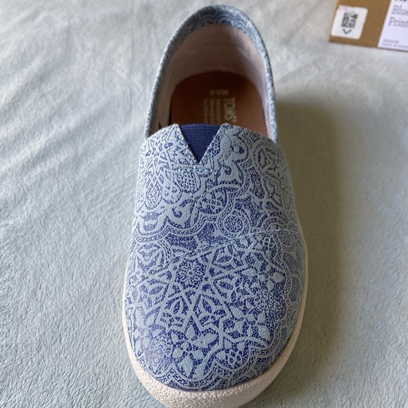 TOMS Avalon Blue Tile Suede - New with box - Picture 3 of 5